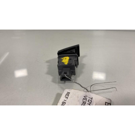 Bouton de warning TOYOTA VERSO Photo n°1