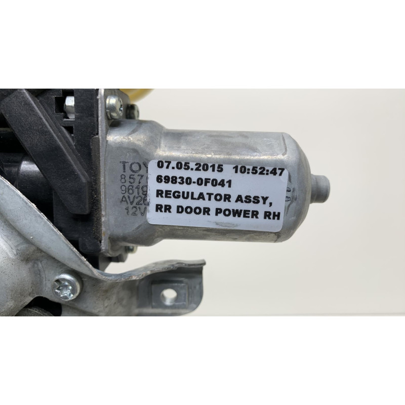 Leve vitre electrique arriere droit TOYOTA VERSO Photo n°5
