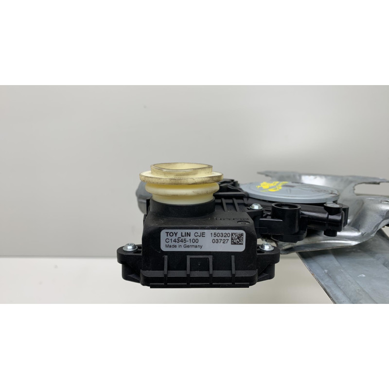 Leve vitre electrique arriere gauche TOYOTA VERSO Photo n°1