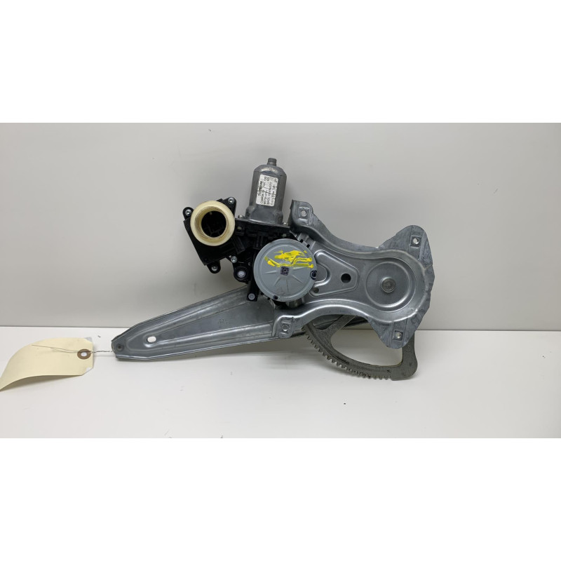 Leve vitre electrique arriere gauche TOYOTA VERSO Photo n°4