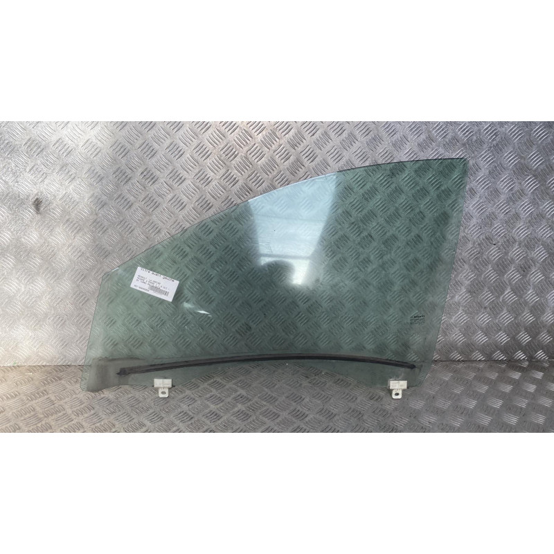 Vitre avant gauche RENAULT MEGANE 3 Photo n°1