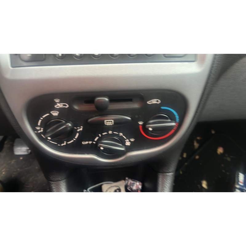 Pretensionneur de ceinture avant droit PEUGEOT 206 Photo n°8