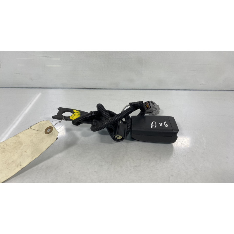 Attache ceinture avant gauche TOYOTA AVENSIS 2 Photo n°3