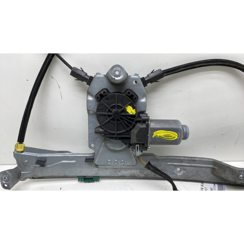 Leve vitre electrique avant droit RENAULT CLIO 3 Photo n°1