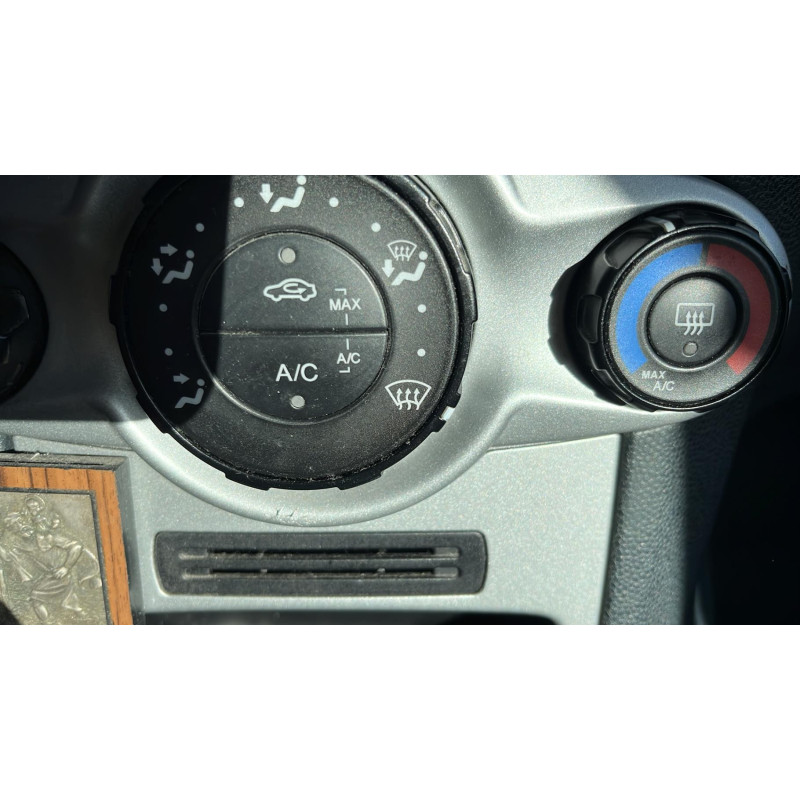 Compresseur clim FORD FIESTA 6 Photo n°11