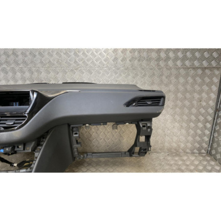 Planche de bord complete PEUGEOT 208 1 Photo n°1