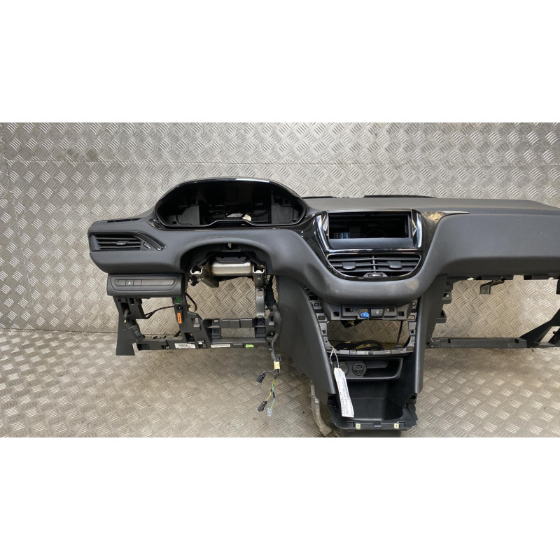 Planche de bord complete PEUGEOT 208 1 Photo n°3