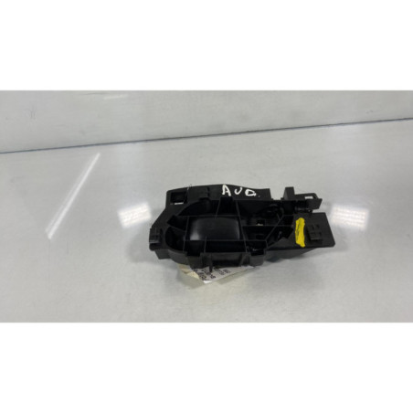 Poignee interieur avant droit PEUGEOT 208 1