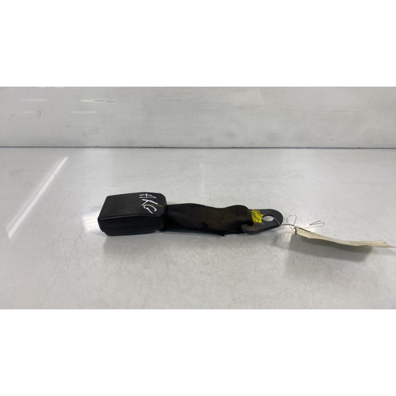 Attache ceinture arriere gauche PEUGEOT 206 Photo n°2