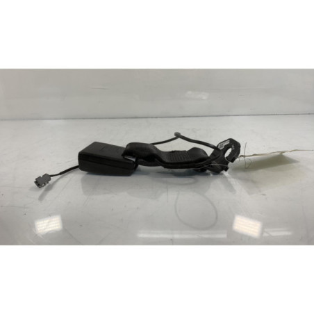 Attache ceinture arriere centrale OPEL CORSA E Photo n°1