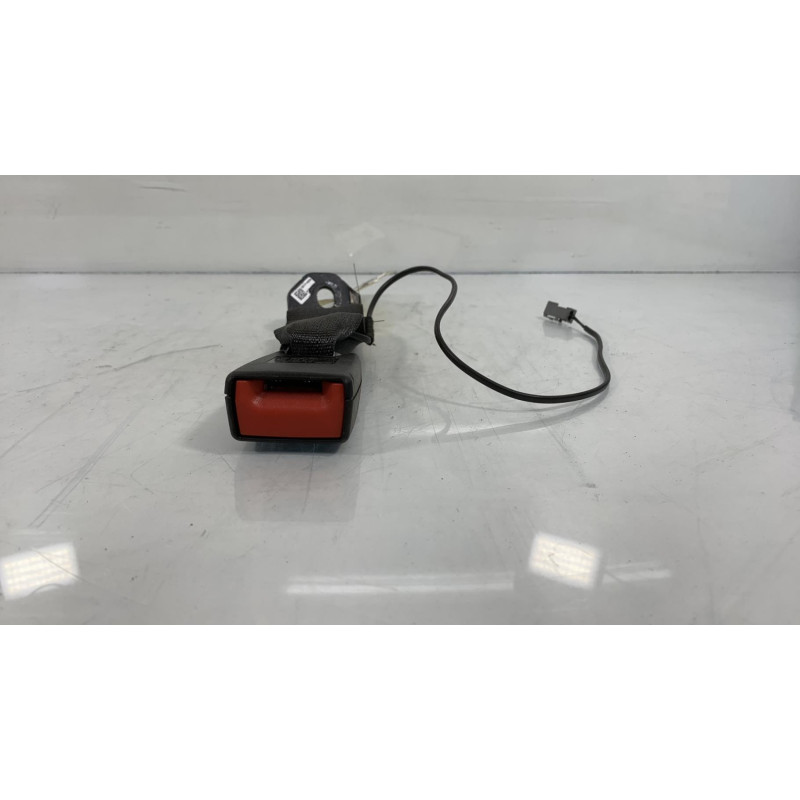 Attache ceinture arriere centrale OPEL CORSA E Photo n°2