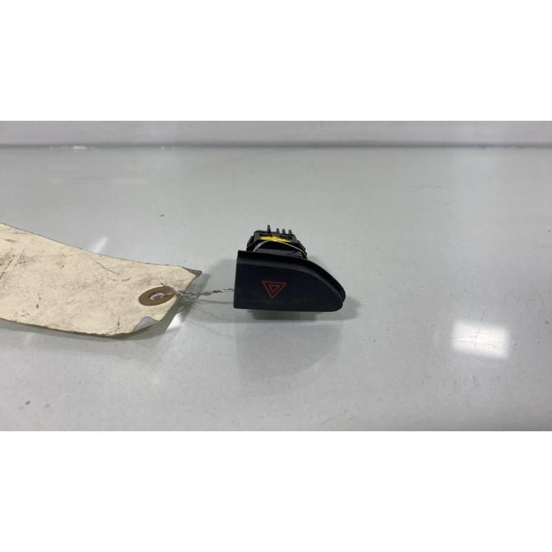 Bouton de warning RENAULT CLIO 4 Photo n°1