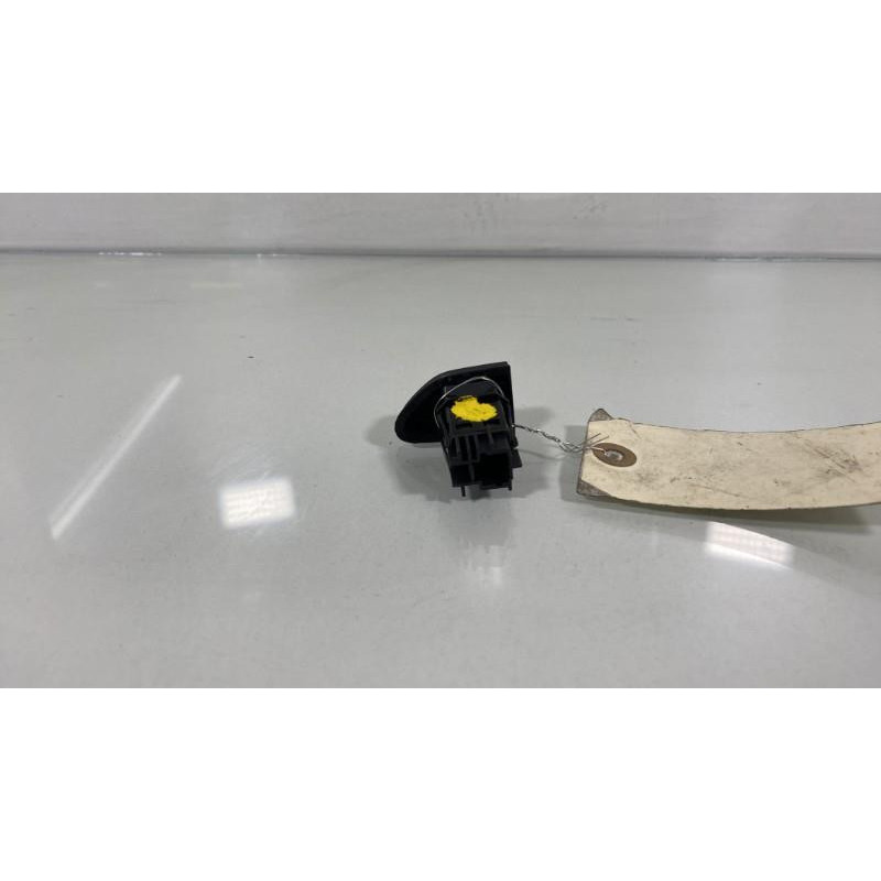 Bouton de warning RENAULT CLIO 4 Photo n°2