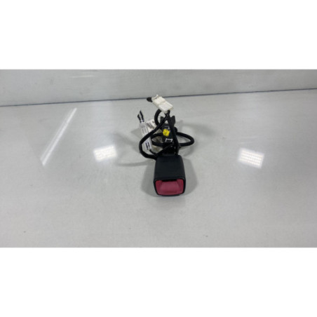 Attache ceinture avant droit TOYOTA AURIS 2 Photo n°1