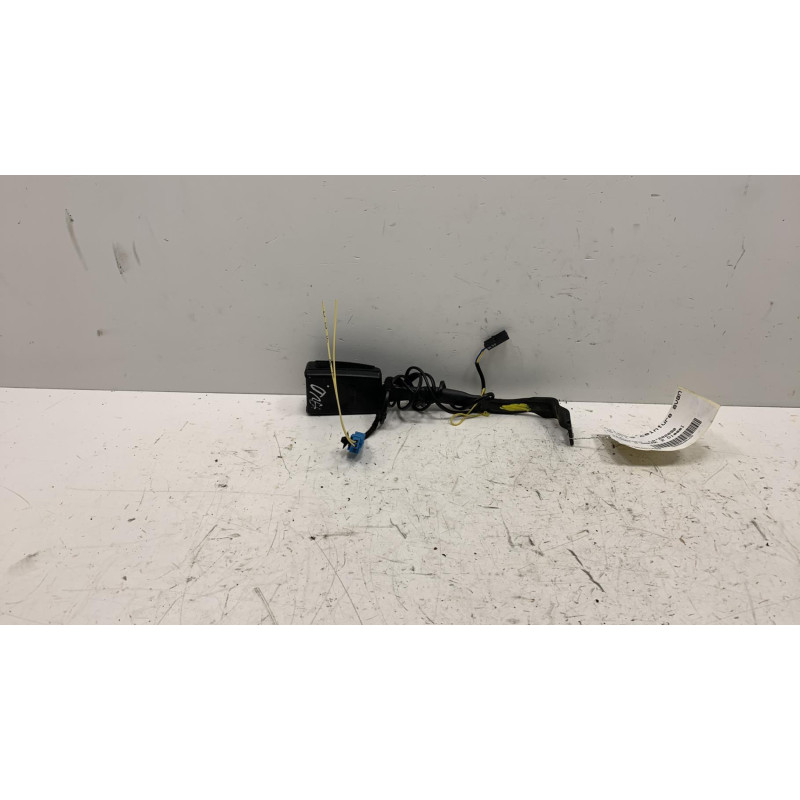 Attache ceinture avant droit VOLKSWAGEN PASSAT 6 Photo n°3