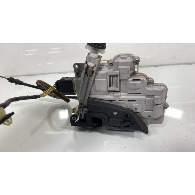 Serrure arriere droit VOLKSWAGEN PASSAT 6 Photo n°3