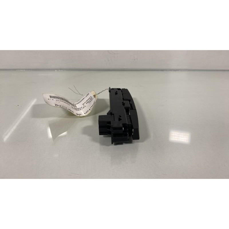 Bouton de warning OPEL ASTRA J Photo n°1