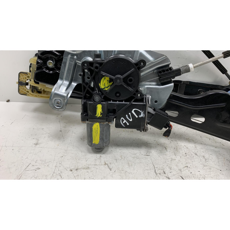Leve vitre electrique avant droit OPEL ASTRA J Photo n°3