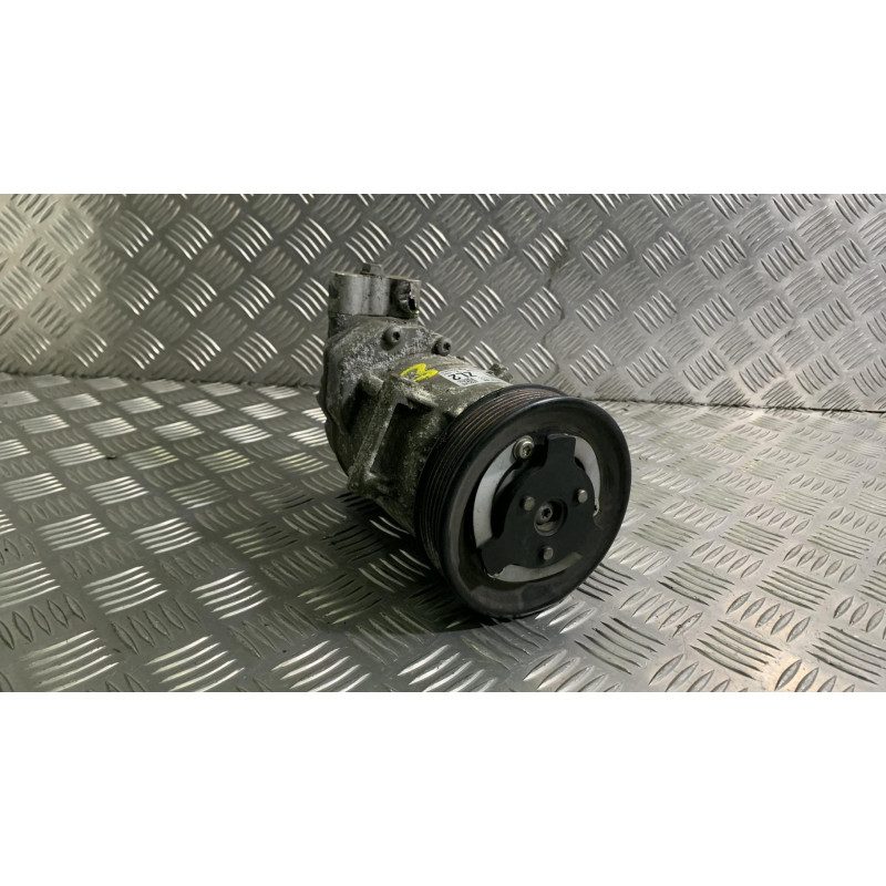 Compresseur clim OPEL ASTRA J Photo n°2