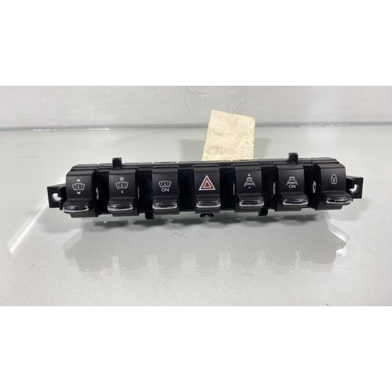 Bouton de warning PEUGEOT 3008 1 Photo n°2