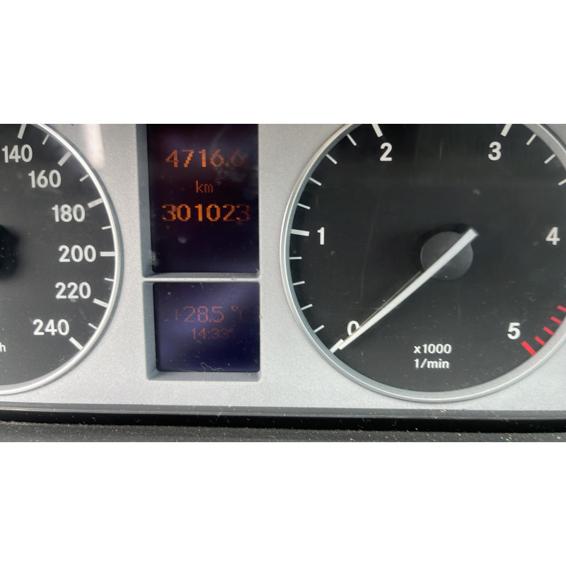 Porte avant droit MERCEDES CLASSE B 245 Photo n°17