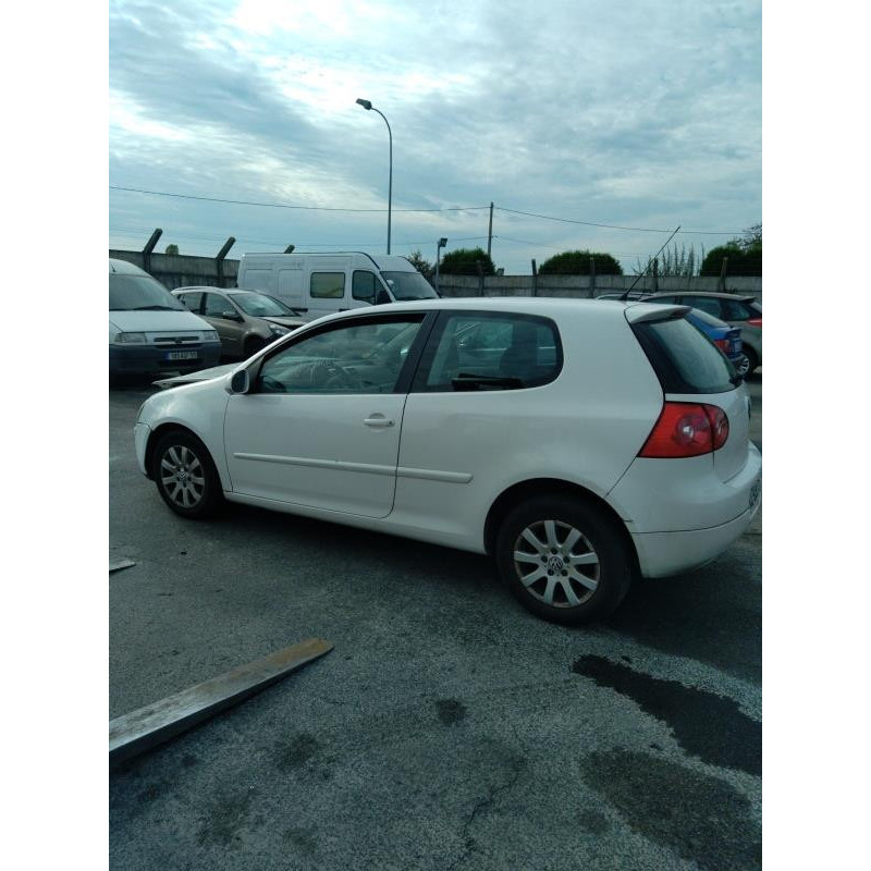 Feu arriere secondaire droit (feux) VOLKSWAGEN GOLF 5 Photo n°4