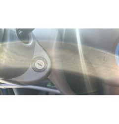 Serrure avant droit TOYOTA YARIS 1