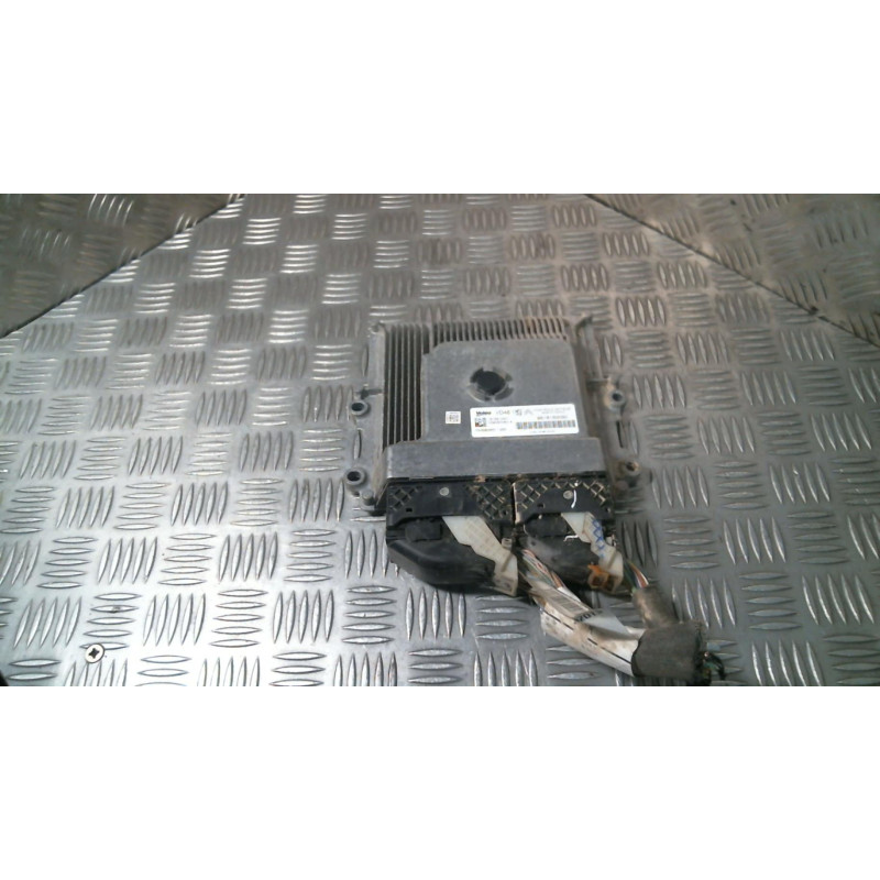 Calculateur moteur PEUGEOT 2008 1 Photo n°1