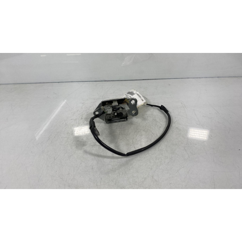 Serrure de coffre TOYOTA YARIS 1 Photo n°1