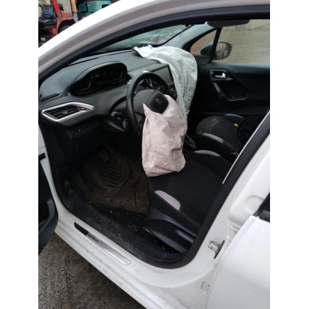 Pare boue arriere gauche PEUGEOT 208 1