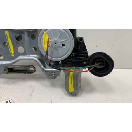 Leve vitre electrique avant droit SUZUKI SWIFT 3 Photo n°1