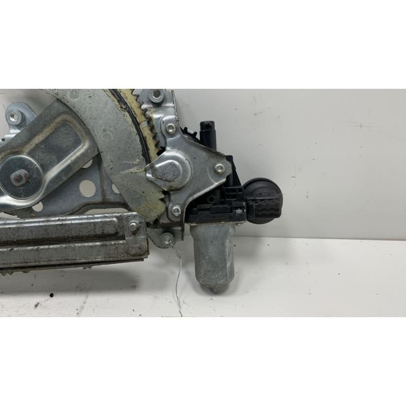 Leve vitre electrique avant gauche SUZUKI SWIFT 3 Photo n°3