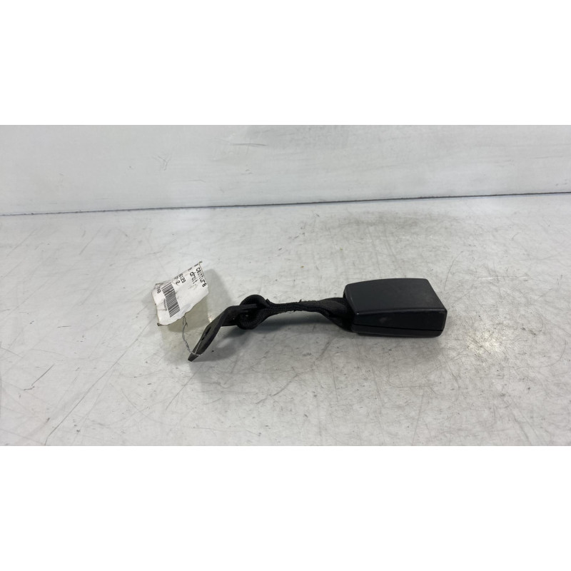 Attache ceinture arriere droit BMW SERIE 1 E87 Photo n°2