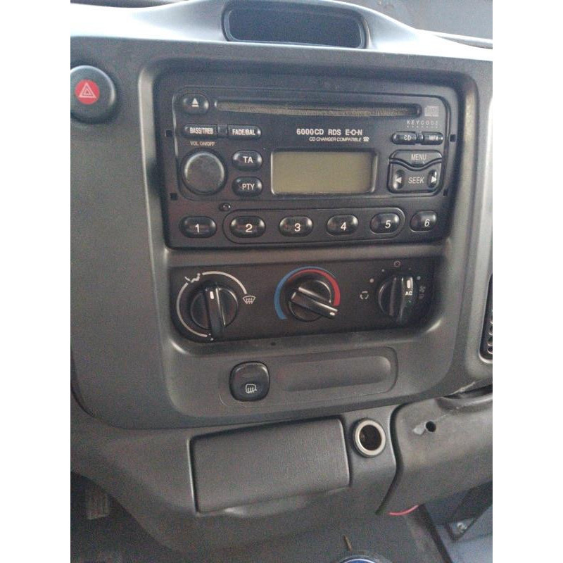 Attache ceinture avant droit FORD TRANSIT 3 Photo n°9