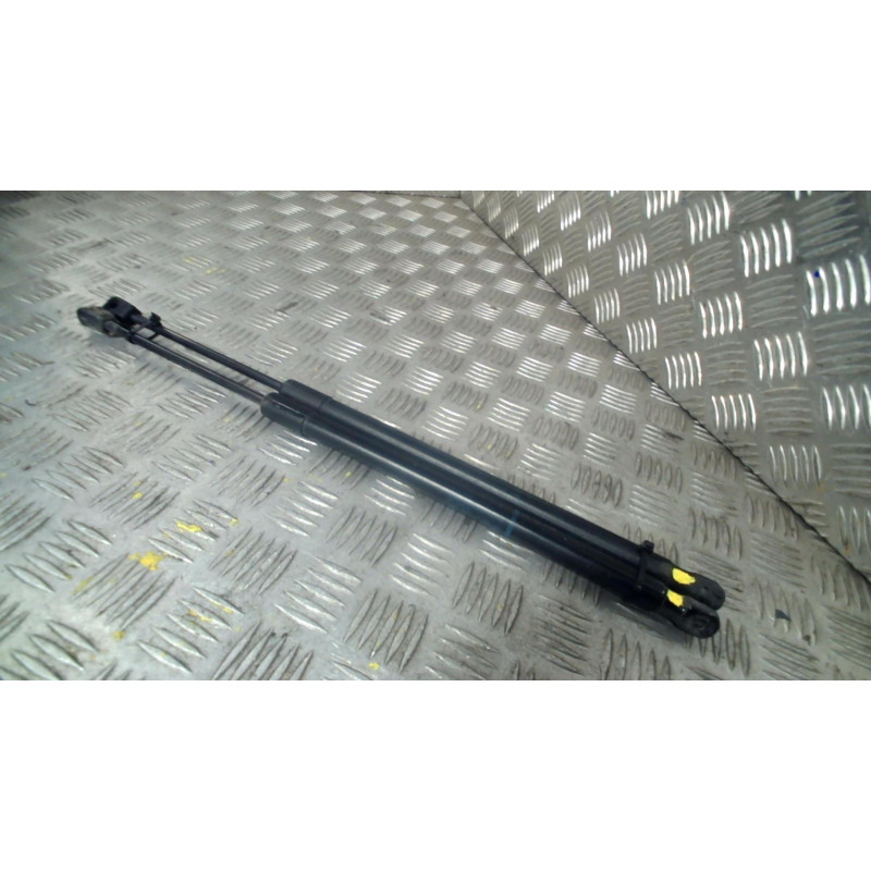 Verin de coffre VOLKSWAGEN TOURAN 1 Photo n°1