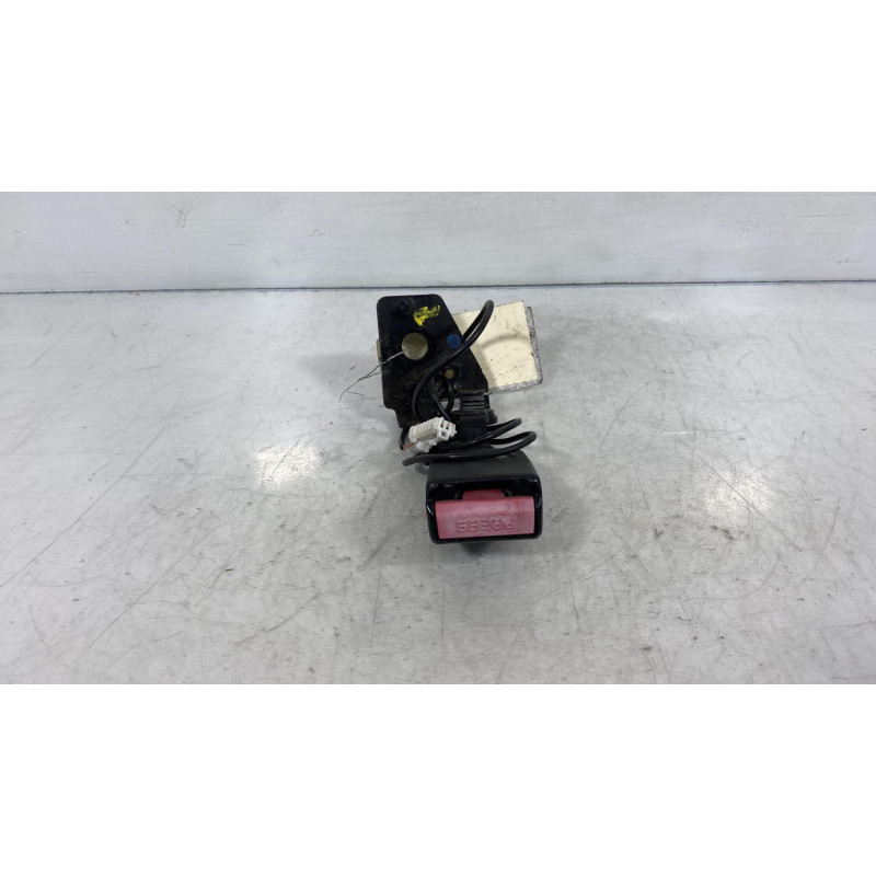 Attache ceinture arriere gauche PEUGEOT 308 1 Photo n°2