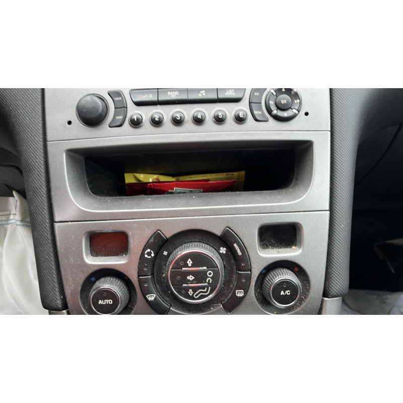 Attache ceinture arriere gauche PEUGEOT 308 1 Photo n°4