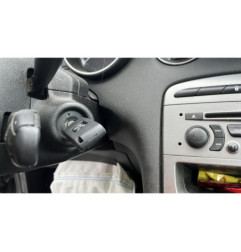 Attache ceinture arriere gauche PEUGEOT 308 1