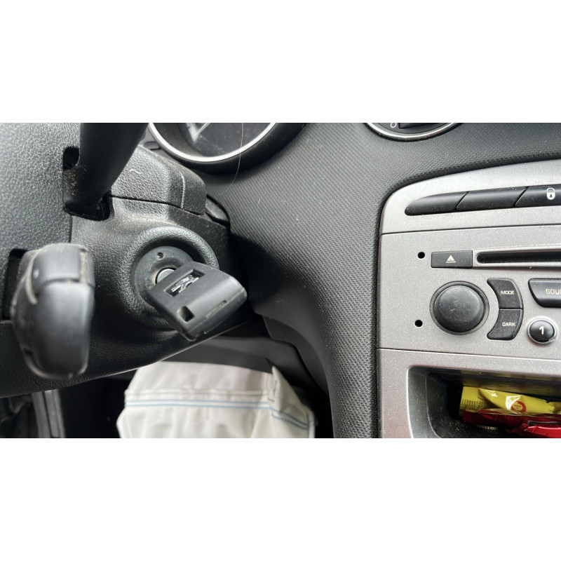 Attache ceinture arriere gauche PEUGEOT 308 1 Photo n°9