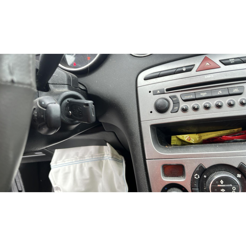 Attache ceinture arriere gauche PEUGEOT 308 1 Photo n°15