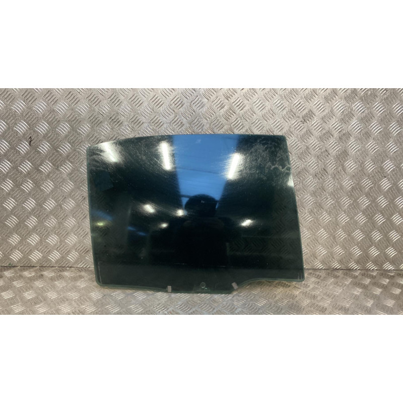 Vitre arriere droit SKODA OCTAVIA 3 Photo n°1