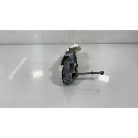 Poignee porte avant gauche PEUGEOT 5008 1