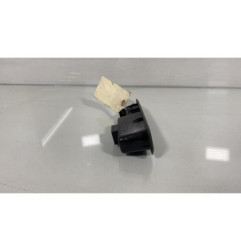 Interrupteur de leve vitre arriere droit PEUGEOT 5008 1