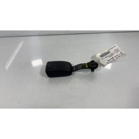 Attache ceinture arriere gauche TOYOTA COROLLA VERSO 2 Photo n°1