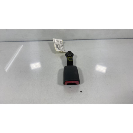 Attache ceinture arriere gauche TOYOTA COROLLA VERSO 2