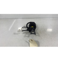 Attache ceinture avant droit TOYOTA COROLLA VERSO 2 Photo n°1