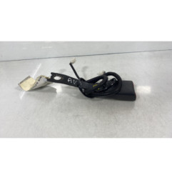 Attache ceinture avant droit TOYOTA COROLLA VERSO 2