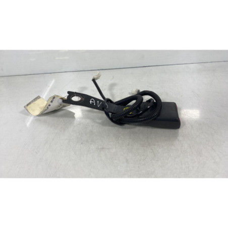 Attache ceinture avant droit TOYOTA COROLLA VERSO 2