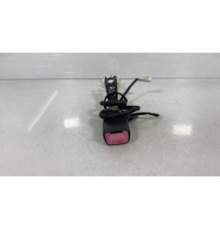 Attache ceinture avant droit TOYOTA COROLLA VERSO 2