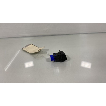 Bouton de warning PEUGEOT 208 1